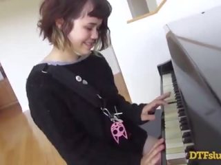 Yhivi video-video off piano kemahiran diikuti oleh kasar kotor filem dan air mani lebih beliau muka! - featuring: yhivi / james deen