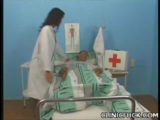 Sick patient enjoys agzyna bermek service