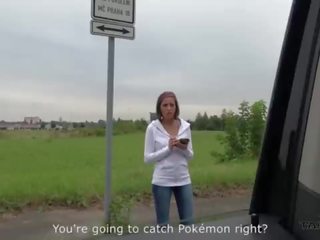 فائق حار pokemon صياد مفلس فتاة مقتنع إلى اللعنة غريب في driving سيارة نقل