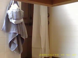 การสอดแนม เร้าใจ 19 ปี เก่า mademoiselle showering ใน หอพัก ห้องน้ำ