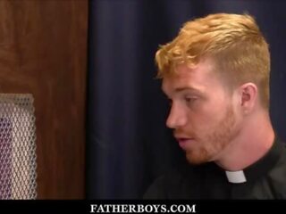 Gay catholic bloke ryland kingsley fucked oleh si rambut merah priest dacotah merah semasa confession