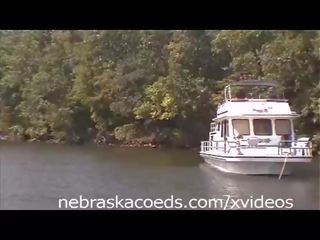 Fête filles sur une bateau partie 1